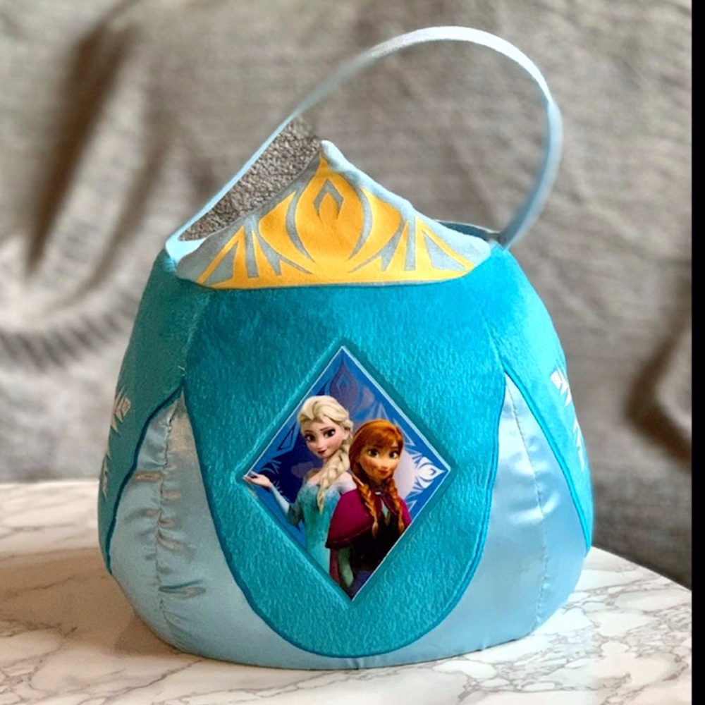 DISNEY FROZEN Rare Elsa and Anna Easter basket/ Halloween Bucket 11”x 8.5”